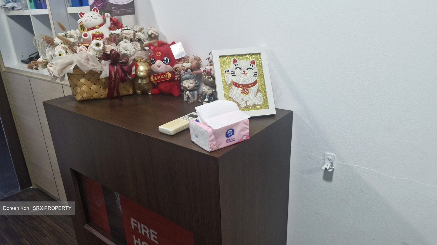 Ang Mo Kio Avenue 6 (D20), Shop House #627475731